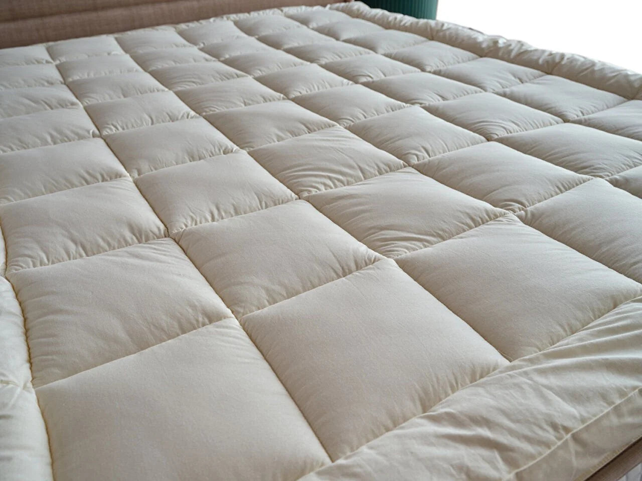Wool topper mattress topper